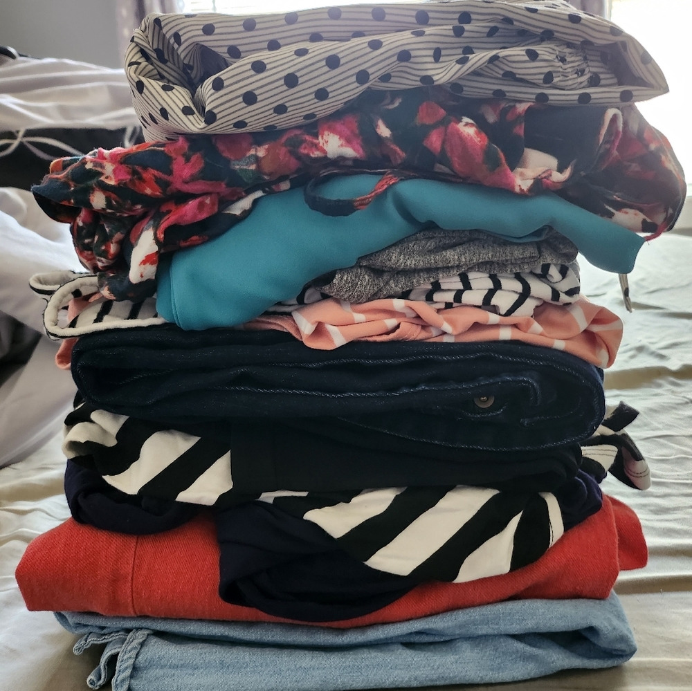 Bundle of maternity clothes size XS-S